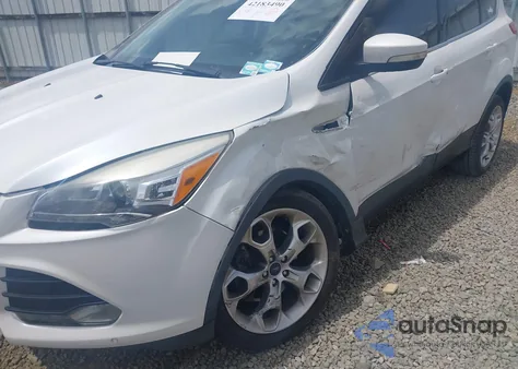 2014 Ford Escape Titanium z USA, uszkodzony, nr VIN 1FMCU0J91EUA81925